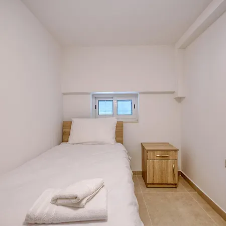 New! Spacious 4-bedroom Duplex By Sf Homes Appartement