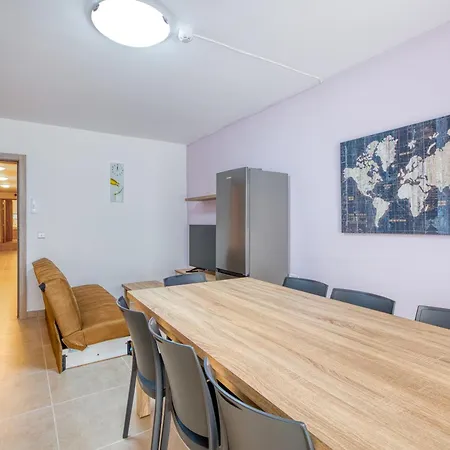 New! Spacious 4-bedroom Duplex By Sf Homes 公寓 姆西达