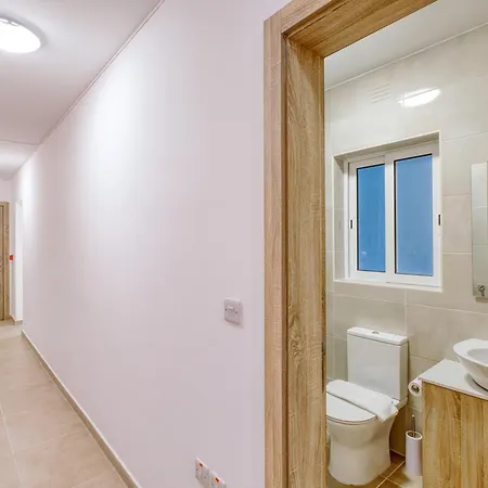 New! Spacious 4-bedroom Duplex By Sf Homes Apartment Msida
