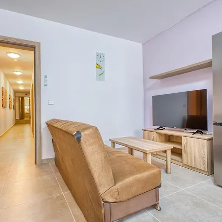 Apartment New! Spacious 4-bedroom Duplex By Sf Homes