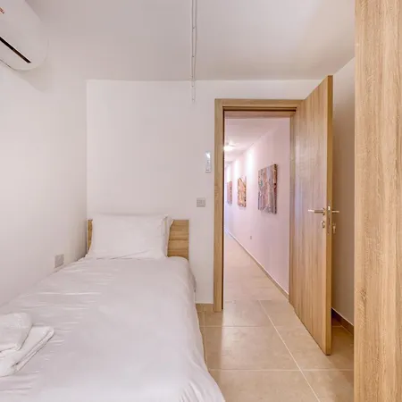 Apartment New! Spacious 4-bedroom Duplex By Sf Homes