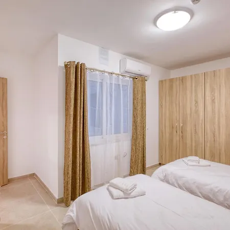 New! Spacious 4-bedroom Duplex By Sf Homes *