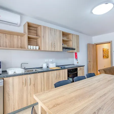 New! Spacious 4-bedroom Duplex By Sf Homes