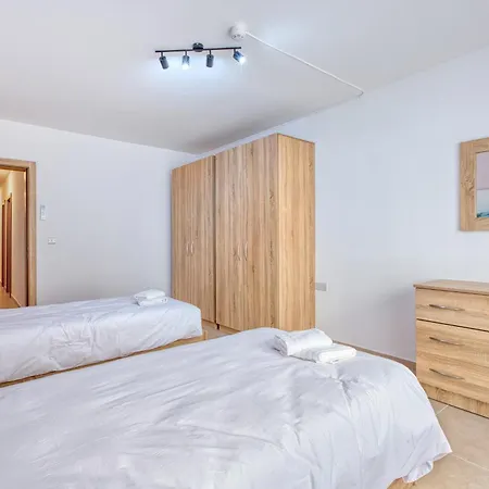 New! Spacious 4-bedroom Duplex By Sf Homes Daire