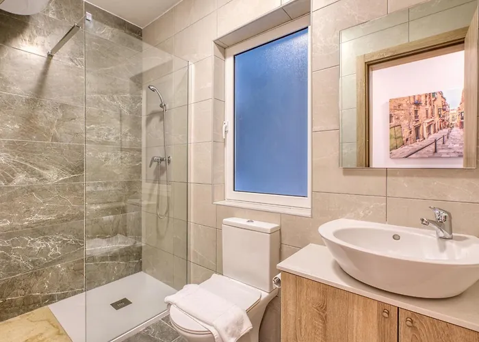 New! Spacious 4-bedroom Duplex By Sf Homes * ムサイダ