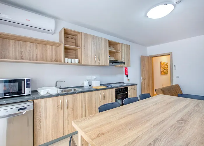 New! Spacious 4-bedroom Duplex By Sf Homes