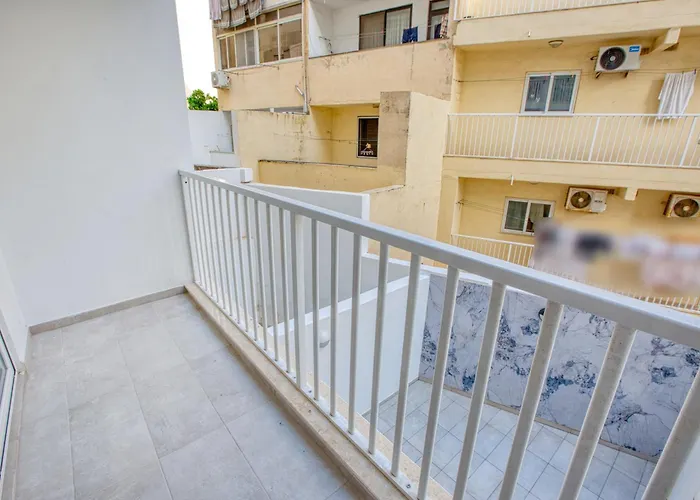 New! Spacious 4-bedroom Duplex By Sf Homes Lejlighed *